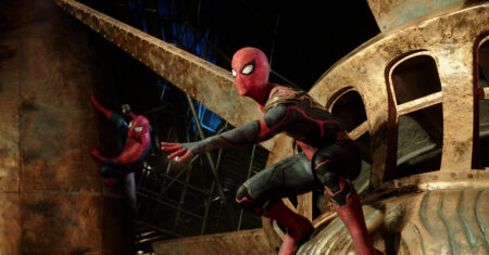 Tom Holland como Peter Parker em Homem-Aranha: Sem Volta Para Casa