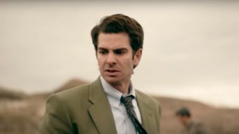 Andrew Garfield como Jeb Pyre em Under the Banner of Heaven