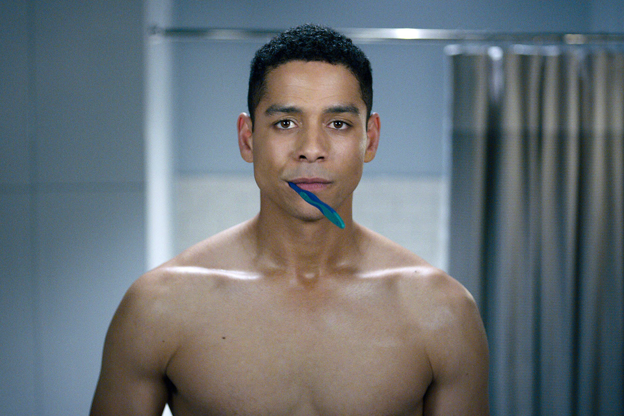 Alan Charlie Barnett em Boneca Russa Reproducao