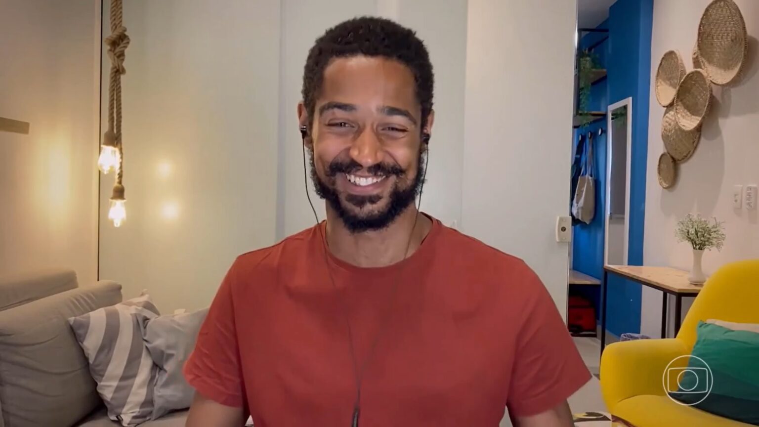 Ator de Harry Potter diz que “feitiço” que o levou a fazer filme brasileiro, Medida Provisória Alfred Enoch Reproducao Globoplay 1