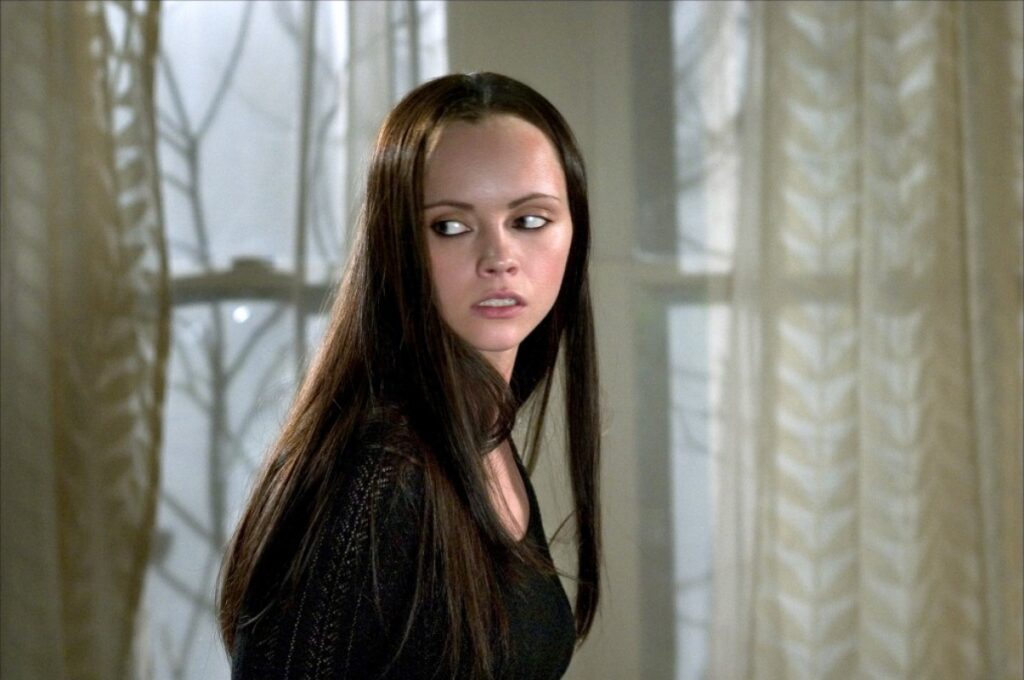 Atriz que interpretou Wandinha abre o jogo sobre nova série da Netflix baseada em A Família Addams Christina Ricci em Amaldicoados Reproducao IMDB