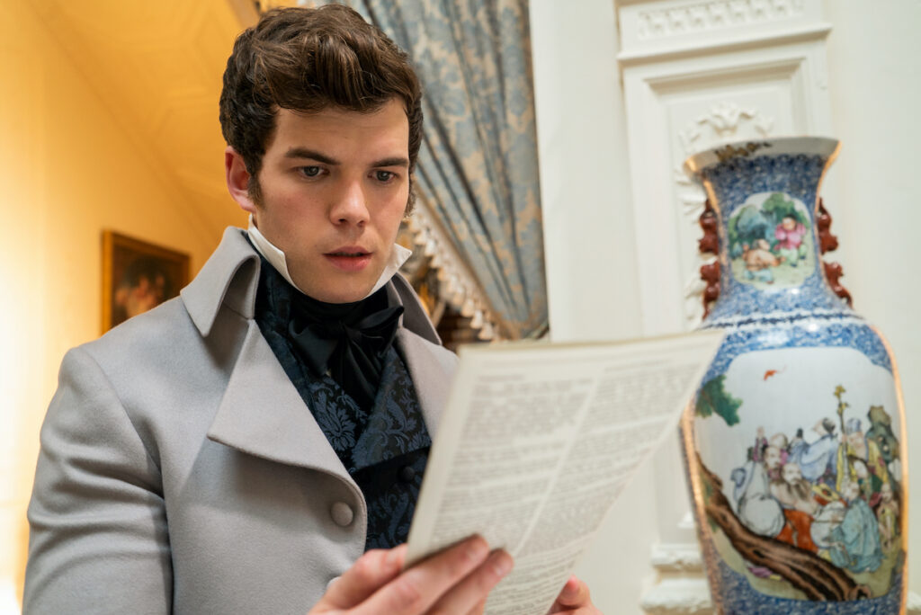 Ator de Bridgerton tem certeza que Colin e Penelope ainda ficarão juntos Colin Bridgerton Luke Newton em cena de Bridgerton Divulgacao Netflix