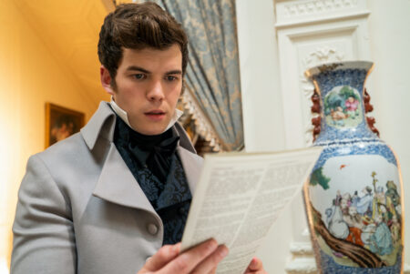 Colin Bridgerton Luke Newton em cena de Bridgerton Divulgacao Netflix