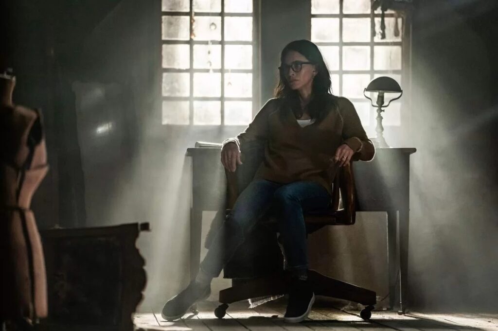 Co-criador de Shining Vale admite dificuldade em abordar doença mental sem se tornar ofensivo Courteney Cox e Patricia Pat Phelps em Shining Vale Divulgacao Starz