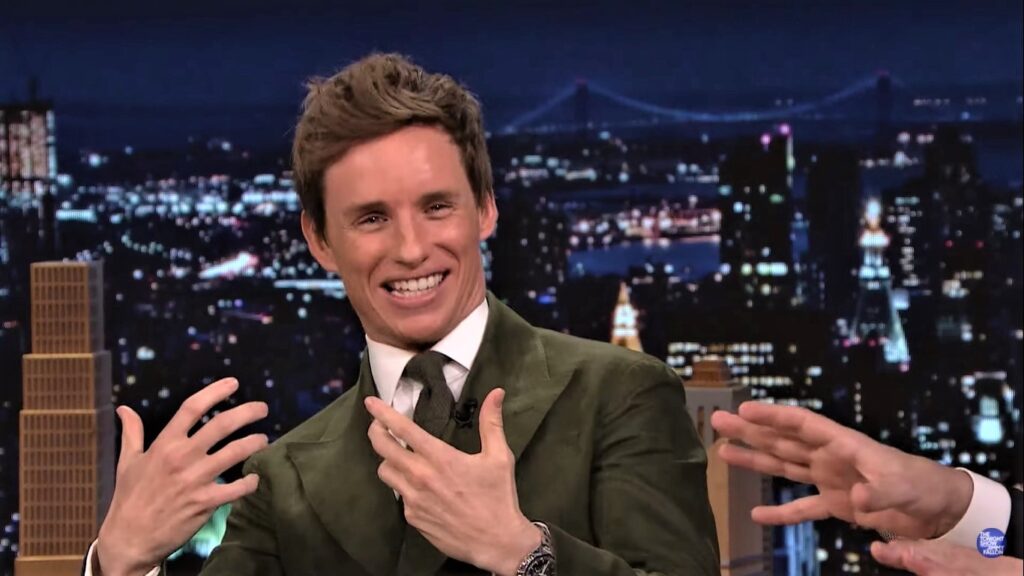 Eddie Redmayne diz que é igual Brad Pitt em Animais Fantásticos 3 Eddie Redmayne