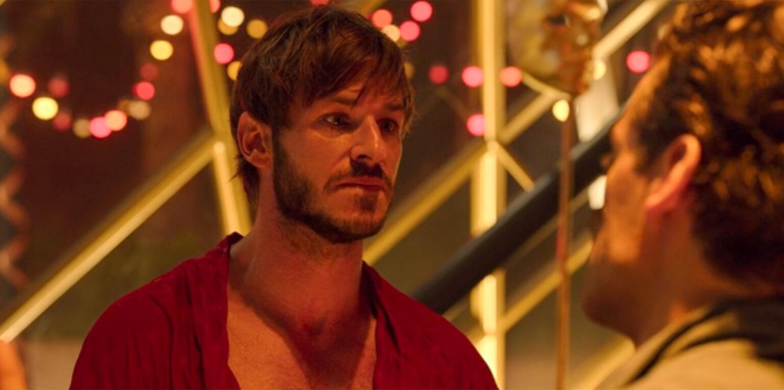 Cavaleiro da Lua presta homenagem a ator da série morto em acidente Gaspard Ulliel em Cavaleiro da Lua