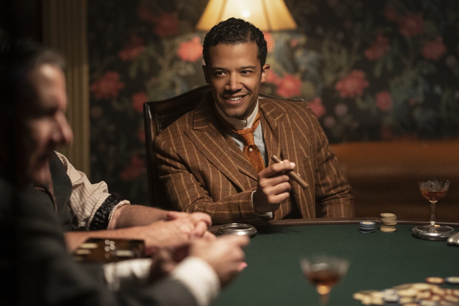 Todos os livros de Anne Rice virarão séries de TV, diz executivo Jacob Anderson como Louis de Pointe du Lac em cena de Entrevista com o Vampiro Divulgacao AMC