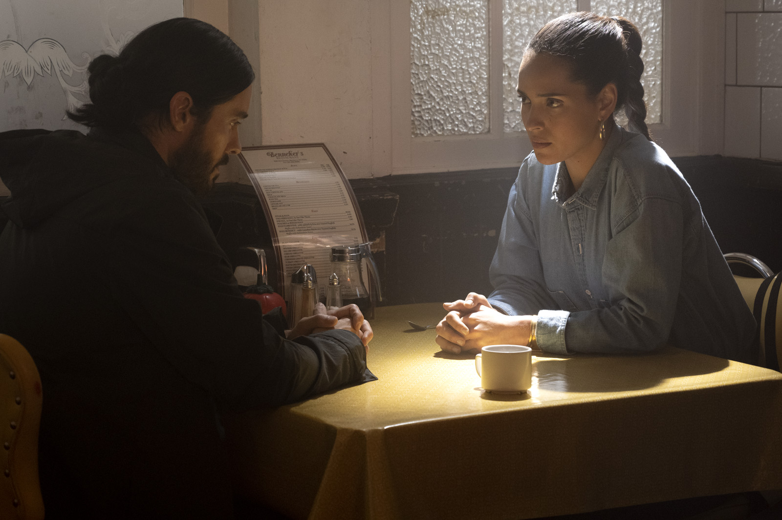 Atriz de Morbius revela como evitou que filme sexualizasse personagem 1 Jared Leto e Adria Arjona em cena de Morbius Divulgacao Sony 1