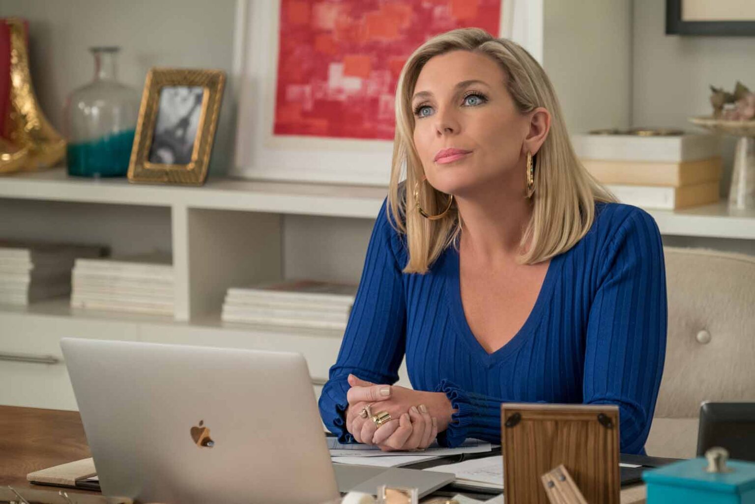 June Diane Raphael revela sua motivação para criar spin-off de Grace & Frankie June Diane Raphael e Brianna em Grace Frankie Divulgacao Netflix 3