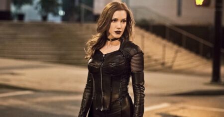 Atriz compara elenco de Arrow com Friends e pede para voltar a DC Katie Cassidy como Laurel Lance em Arrow (Reprodução / The CW)
