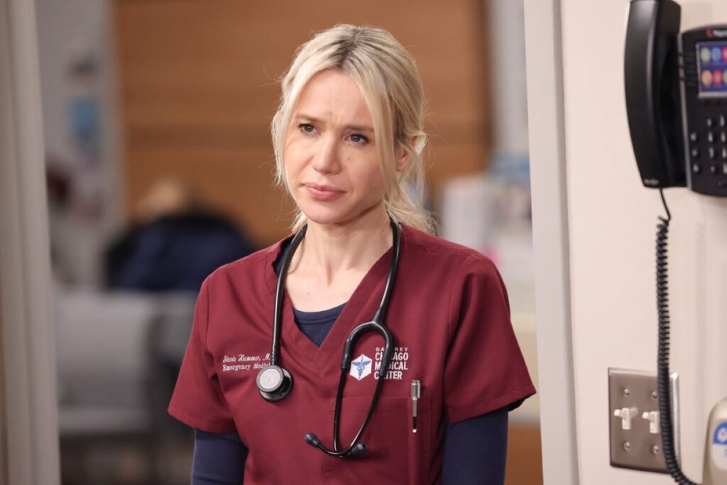Chicago Med sofre perda importante e inesperada em seu elenco Kristen Hager como Dra. Stevie Hammer em Chicago Med