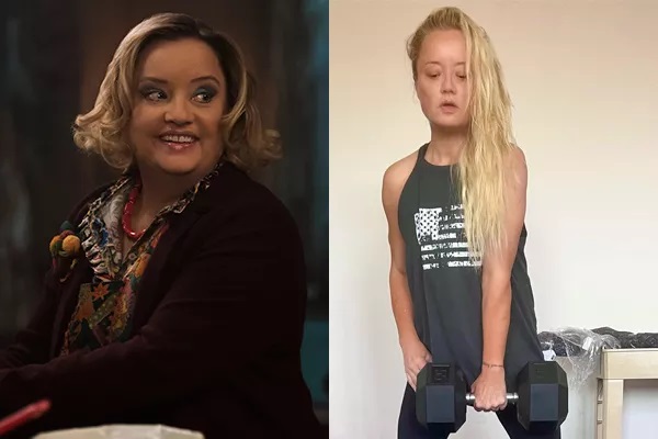 Lucy Davis como Tia Hilda em O Mundo Sombrio de Sabrina e em foto de seu Instagram Reproducao 1