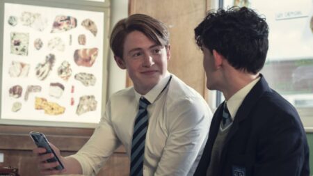 Nick (Kit Connor) e Charlie (Joe Locke) em Heartstopper (Reprodução / Netflix)