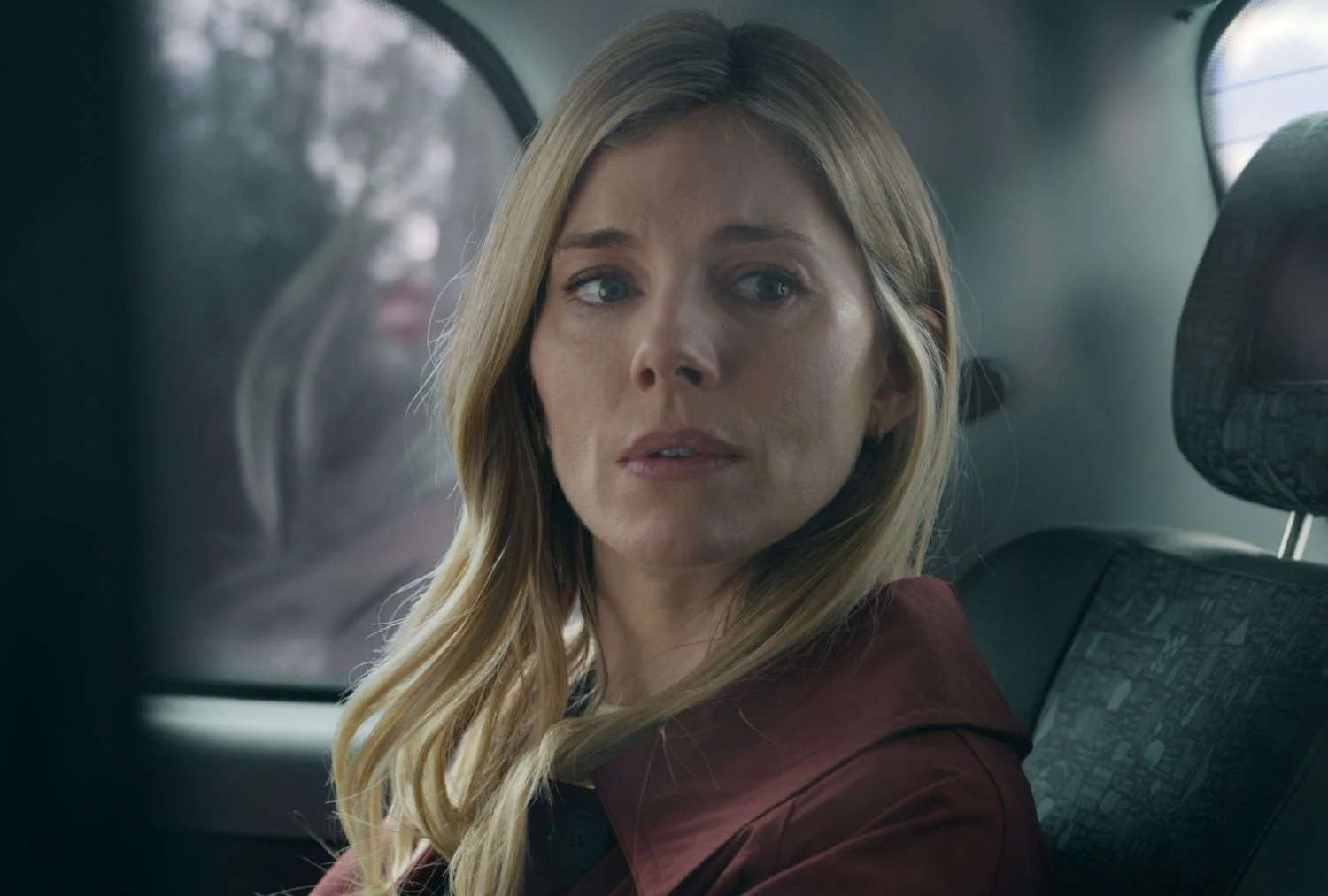 Sienna Miller e Sophie Whitehouse em Anatomia de um Escandalo Divulgacao Netflix 1