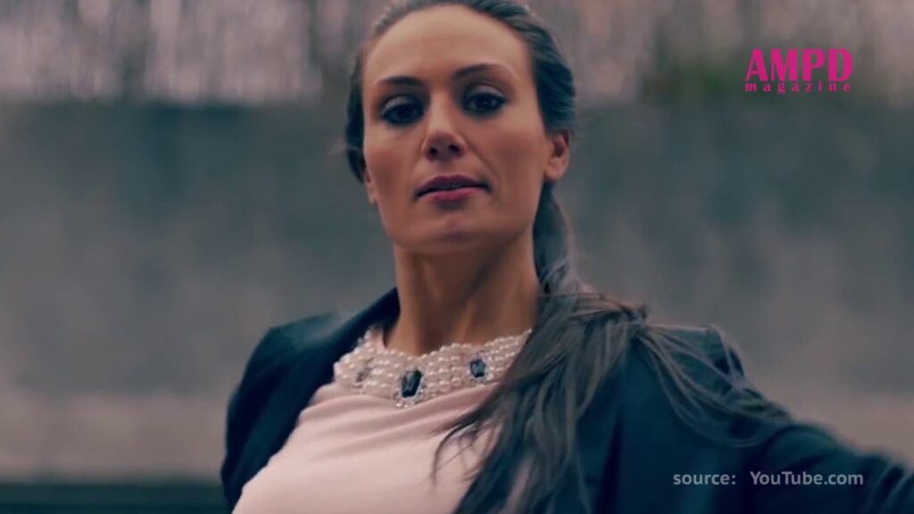 Atriz de Doutor Estranho é acusada de abuso sexual e de ameaçar “queimar tudo” da vítima Zara Phythian Reproducao YouTube