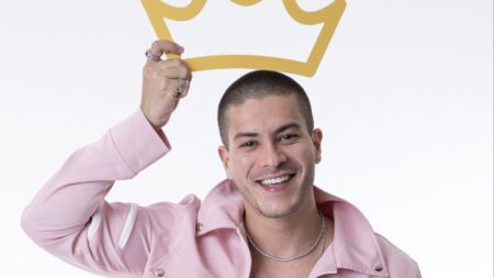 BBB 22 | Arthur Aguiar pode faturar muito mais que R$1,5 milhão em seu Instagram Arthur Aguiar no Big Brother Brasil