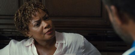Atriz de King Richard: Criando Campeãs entra para o remake de A Cor Púrpura Aunjanue Ellis é Brandy Williams em King Richard: Criando Campeãs (Reprodução)