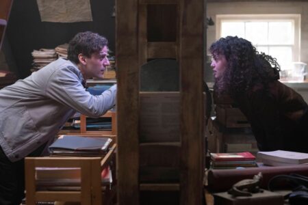 Cena de finale de Cavaleiro da Lua foi mudada no dia de gravação, conta atriz Oscar Isaac como Marc Spector/Steven Grant e May Calamawy como Layla El-Faouly em Cavaleiro da Lua