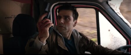 Oscar Isaac está ‘preso’ à Marvel por causa de Cavaleiro da Lua? Cena de Cavaleiro da Lua (Reprodução)