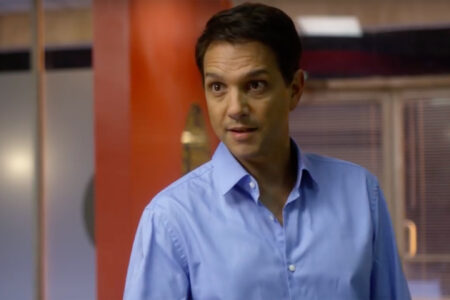 Ralph Macchio como Daniel LaRusso em Cobra Kai (Reprodução / Netflix)