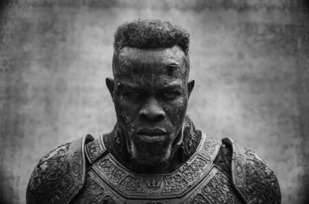Rebel Moon: Novo filme de Zack Snyder para a Netflix ganha as primeiras imagens Djimou Honsou é o General Titus em Rebel Moon (Reprodução/Twitter)
