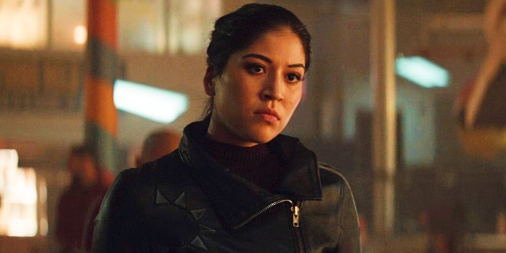 Echo, próxima série da Marvel, deve iniciar filmagens este mês Alaqua Cox como Echo em Gavião Arqueiro (Reprodução / Disney+)