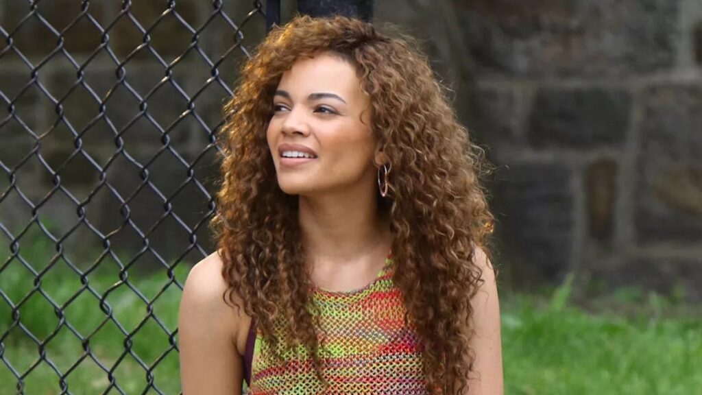 Leslie Grace como Barbara Gordon em Batgirl