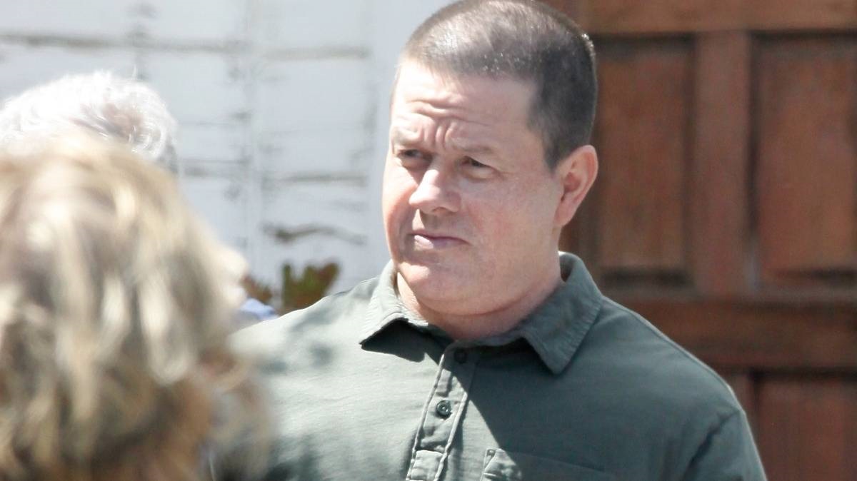 Mark Wahlberg durante gravações de Luta pela Fé - A História do Padre Stu