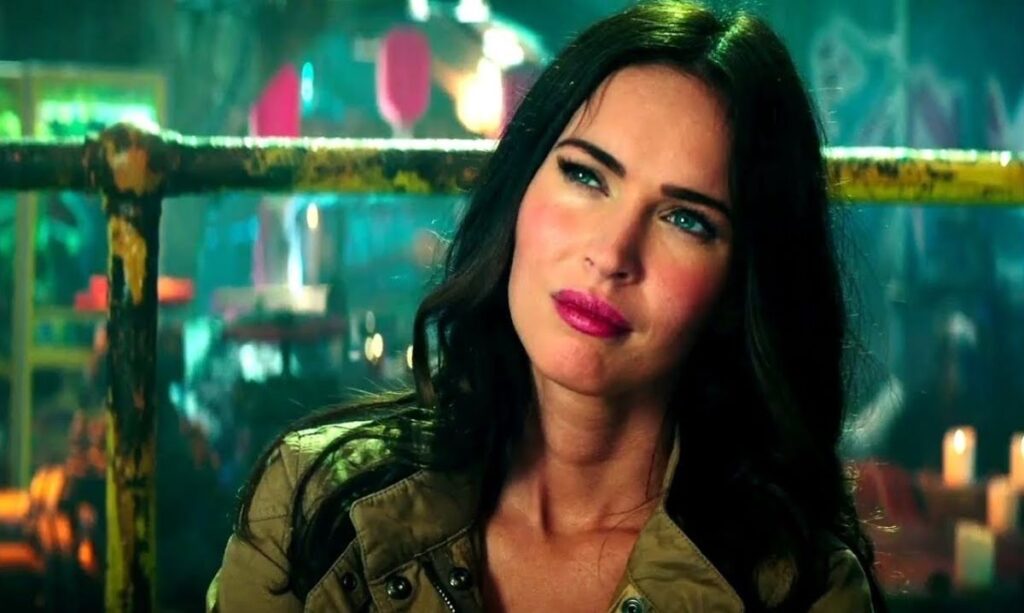 Após climão em público, Megan Fox surpreende ao falar de Machine Gun Kelly Megan Fox em As Tartarugas Ninja (Reprodução)