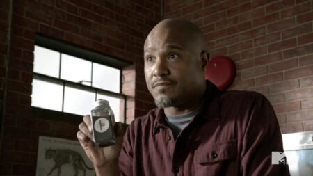 Seth Gilliam é Alan Deaton em Teen Wolf (Reprodução)