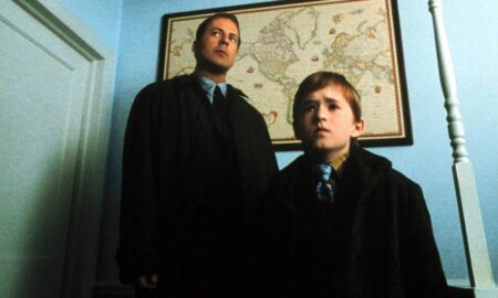 Haley Joel Osment e Bruce Willis em O Sexto Sentido (Reprodução)