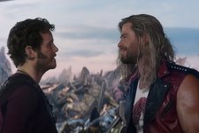 Senhor das Estrelas (Chris Pratt) e Thor (Chris Hemsworth) em Thor: Amor e Trovão (Reprodução / Marvel)