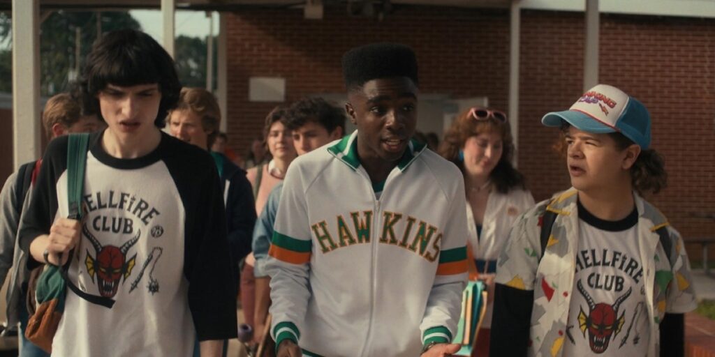 Novas fotos fazem revelação sobre episódios de Stranger Things Cena de Stranger Things 4 (Reprodução / Netflix)