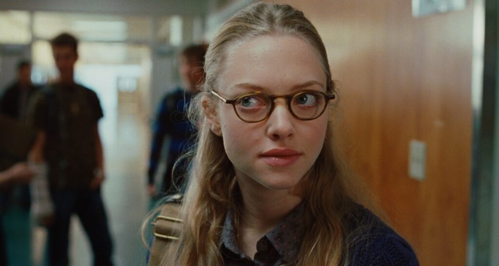 Amanda Seyfried como Needy em Garota Infernal (Reprodução)
