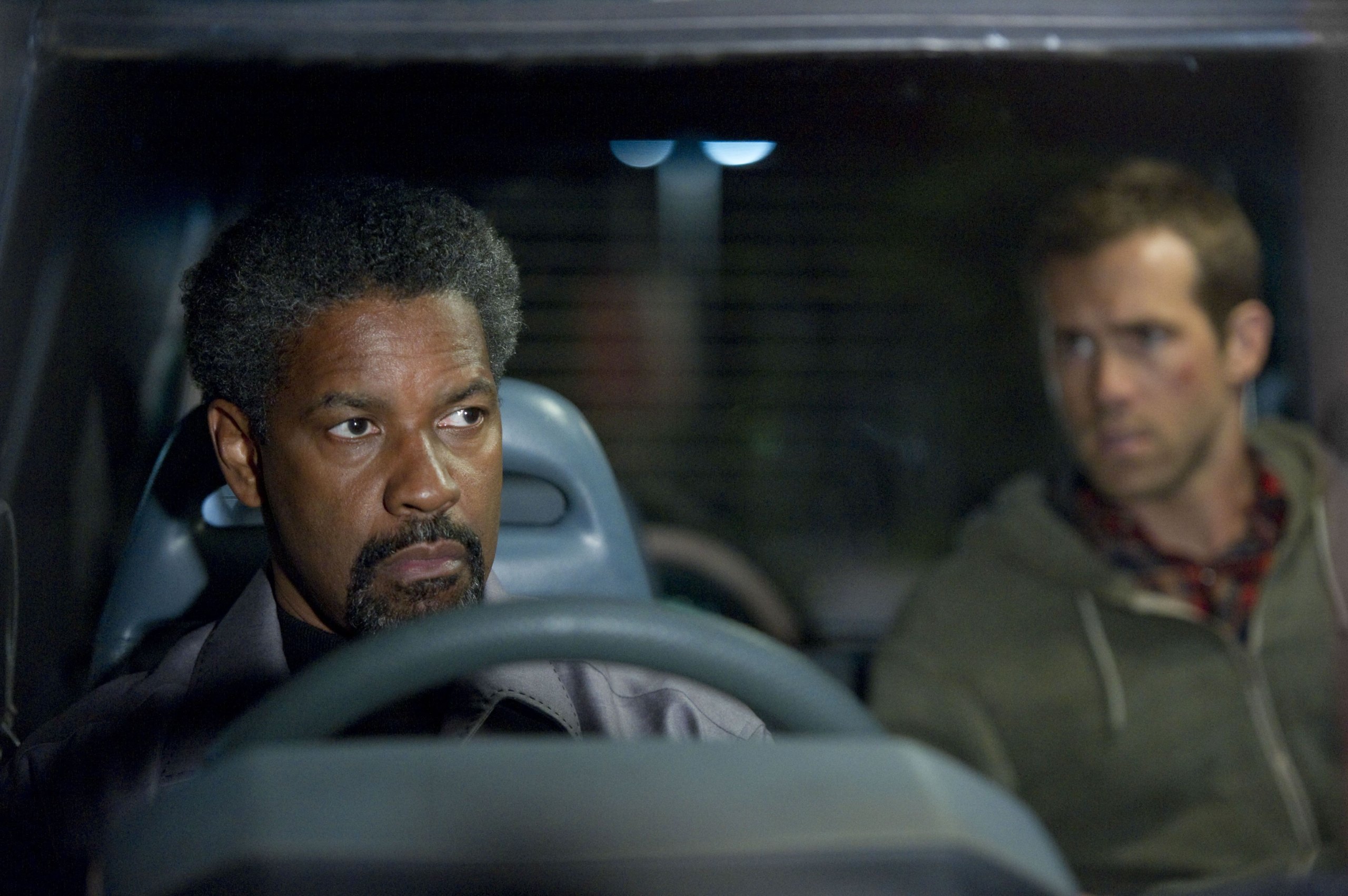 Ryan Reynolds deixou Denzel Washington com os dois olhos roxos por causa de soco: "Achei que minha carreira tinha acabado" 1 Denzel Washington e Ryan Reynolds em Protegendo o Inimigo