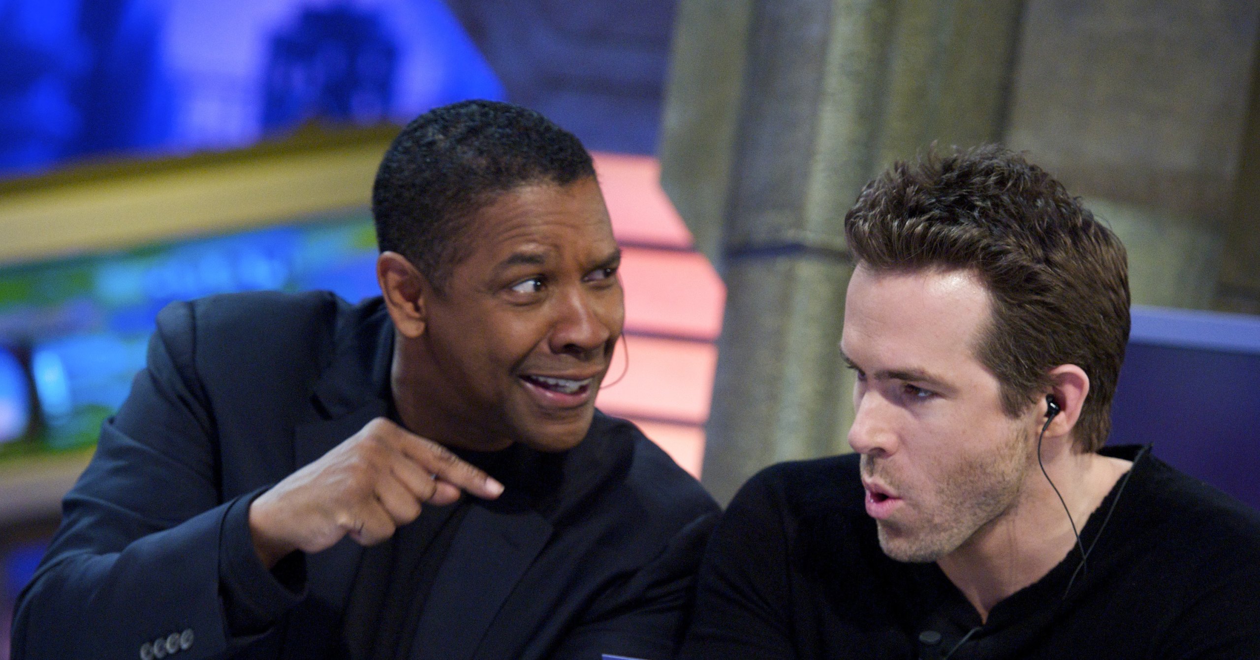 Ryan Reynolds deixou Denzel Washington com os dois olhos roxos por causa de soco: "Achei que minha carreira tinha acabado" 2 Denzel Washington e Ryan Reynolds em programa de TV