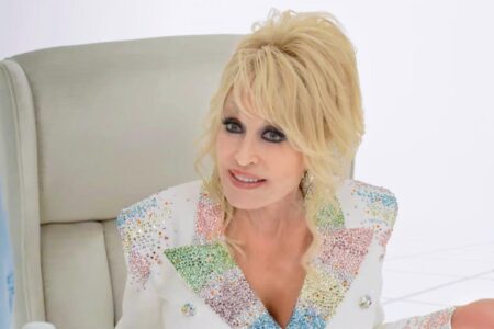 Dolly Parton fez uma participacao especial em Grace e Frankie Reproducao Netflix 2
