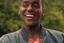 Eric (Ncuti Gatwa) em Sex Education (Reprodução / Netflix)