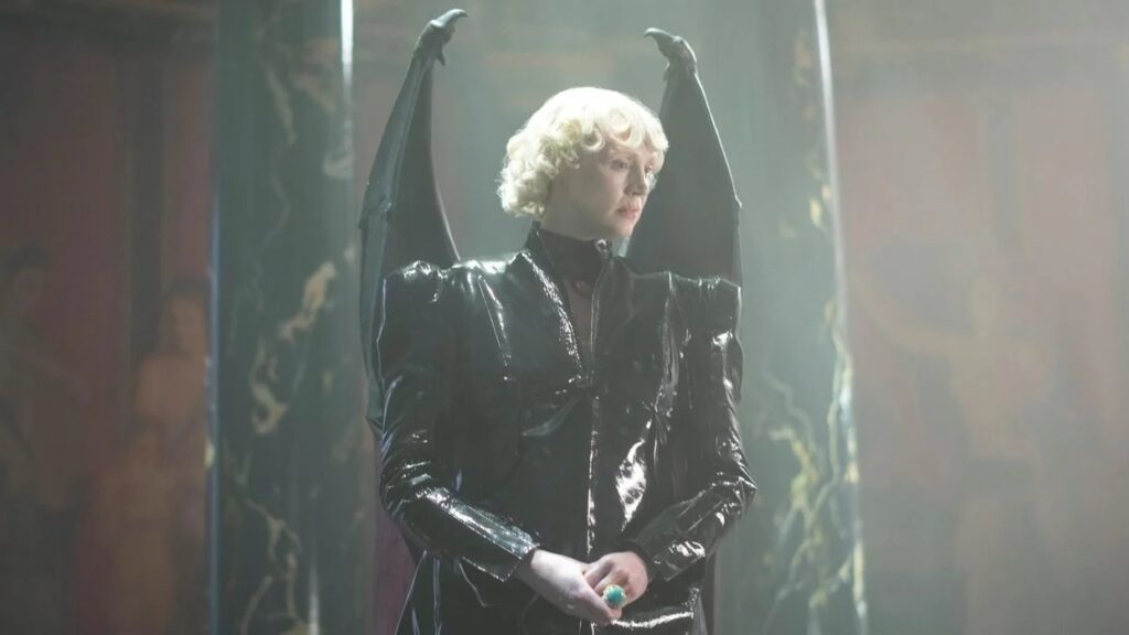 Sandman e Game of Thrones terão painéis na Comic-Con 2022 Gwendoline Christie como Lúcifer em Sandman (Reprodução / Netflix)