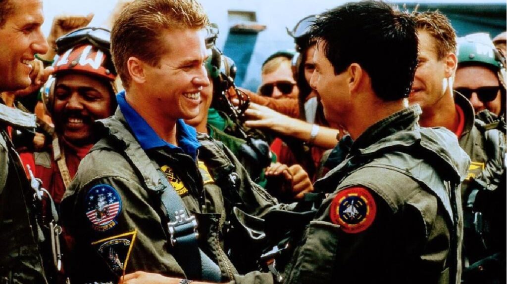Diretor de Top Gun: Maverick relembra reencontro emocional de astros do original Iceman Val Kilmer e Maverick Tom Cruise em cena de Top Gun Ases Indomaveis Reproducao Twitter