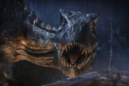 Diretor de Jurassic World: Domínio explica ausência de dinossauros híbridos Indoraptor em cena de Jurassic World Reino Ameaçado (Reprodução / Universal Pictures)