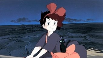 Kiki e Jiji em O Serviço de Entregas da Kiki (Reprodução / Studio Ghibli)