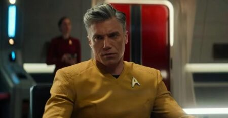 Anson Mount como Christopher Pike em Star Trek: Strange New Worlds (Reprodução / Paramount) 