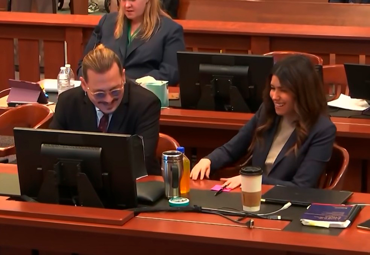 Johnny Depp e Camille Vasquez, a sua advogada