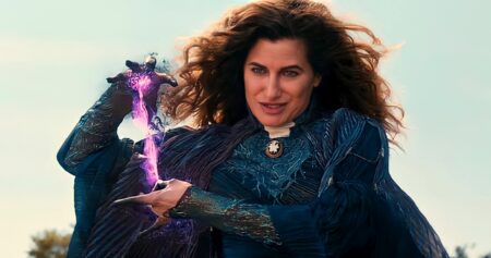 Kathryn Hahn como Agatha Harkness em WandaVision (Reprodução / Disney+)