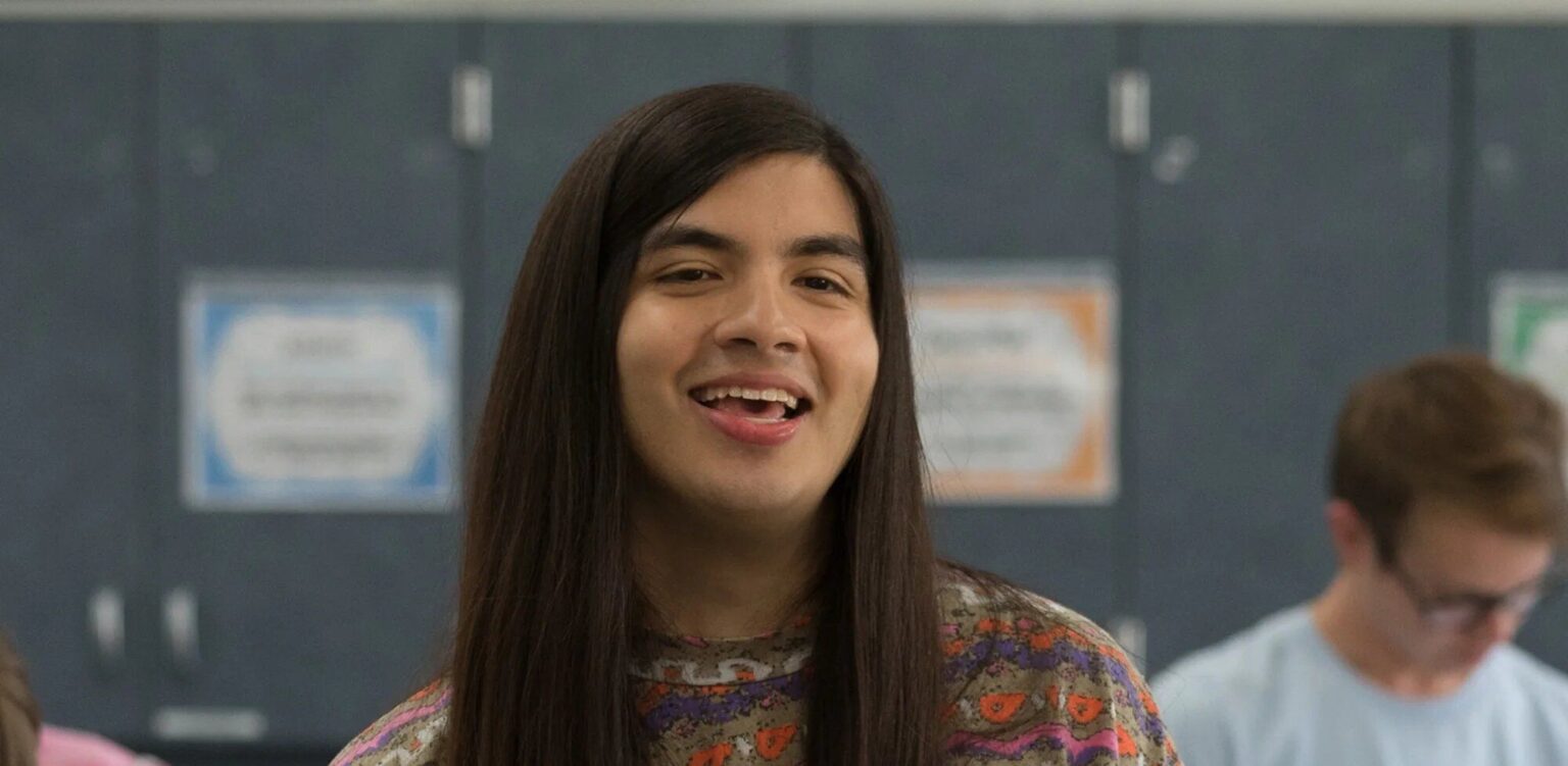 Novo ator de Stranger Things se choca ao ver tamanho das ‘crianças’ da série Eduardo Franco é Argyle em Stranger Things (Reprodução)