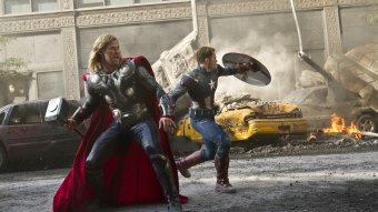 Thor (Chris Hemsworth) e Capitão América (Chris Evans) em Vingadores