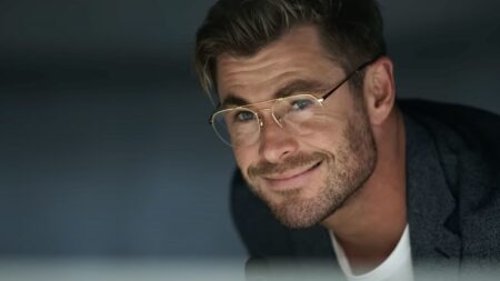 Prisioneiros são levados ao limite no trailer de Spiderhead, novo filme da Netflix Chris Hemsworth em Spiderhead (Reprodução / Netflix)