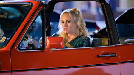 Estrela de De Volta ao Baile, Rebel Wilson nunca tinha se apaixonado antes de relação lésbica, revela amigo Rebel Wilson como Stephanie Conway em De Volta ao Baile