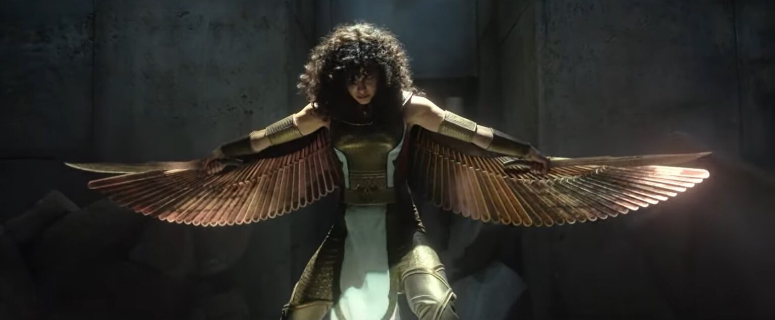 Roupa do Escaravelho Escarlate veio de deuses descartados de Cavaleiro da Lua May Calamawy é Layla/Escaravelho Escarlate em Cavaleiro da Lua (Reprodução)
